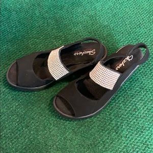 NWOT SKECHERS WEDGES